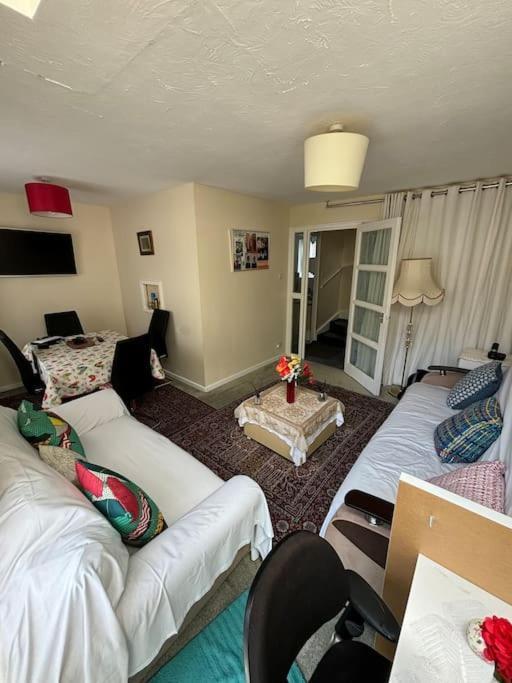 Apartament Private Gated Development In Bridge, Cosy With Great Transport Links