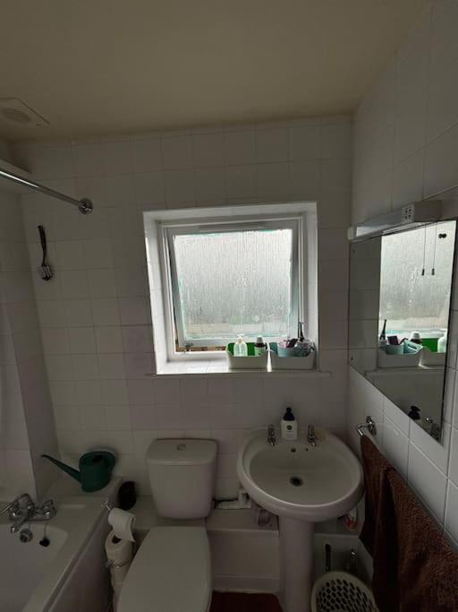 Apartament Private Gated Development In Bridge, Cosy With Great Transport Links *