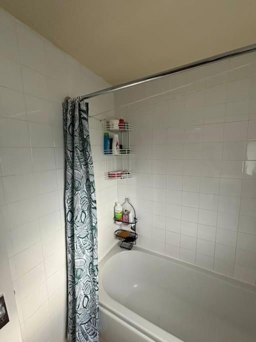 Apartament Private Gated Development In Bridge, Cosy With Great Transport Links *